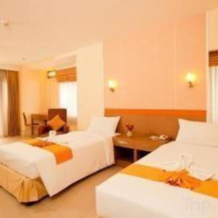 Clef Hotel Bangkok Exterior photo