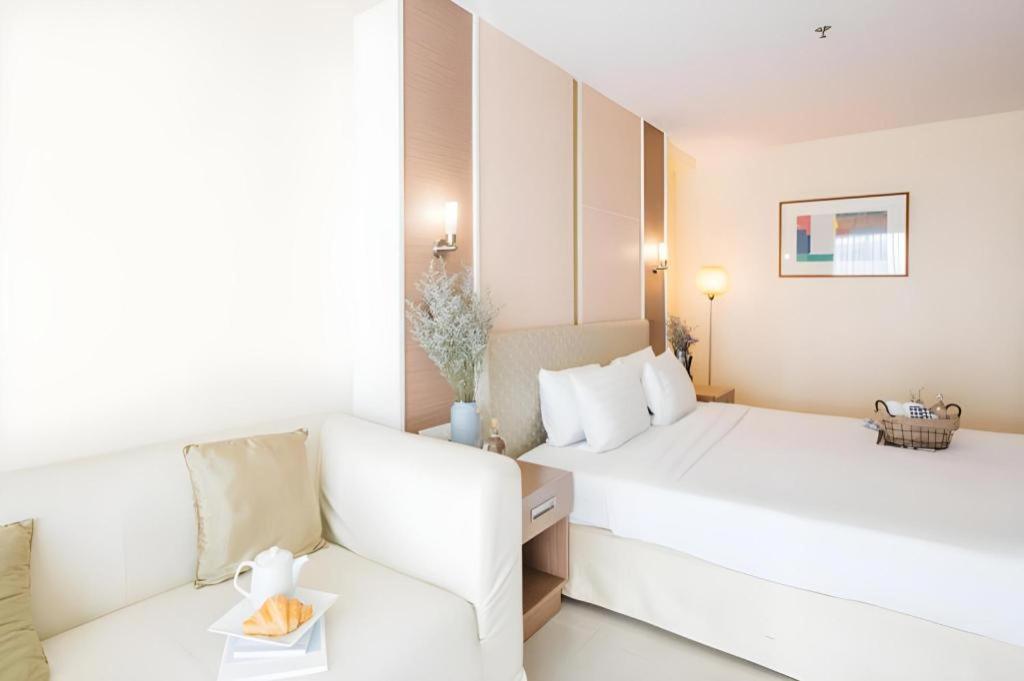 Clef Hotel Bangkok Exterior photo