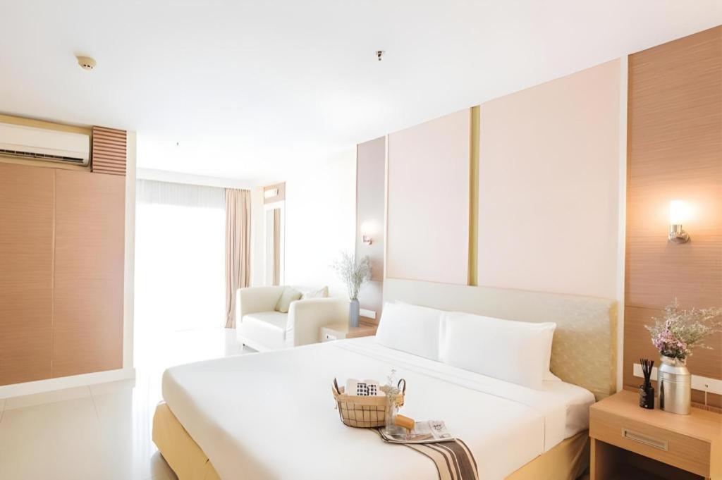 Clef Hotel Bangkok Exterior photo
