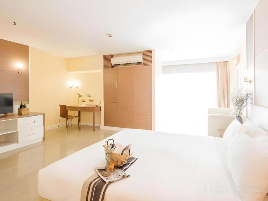 Clef Hotel Bangkok Exterior photo